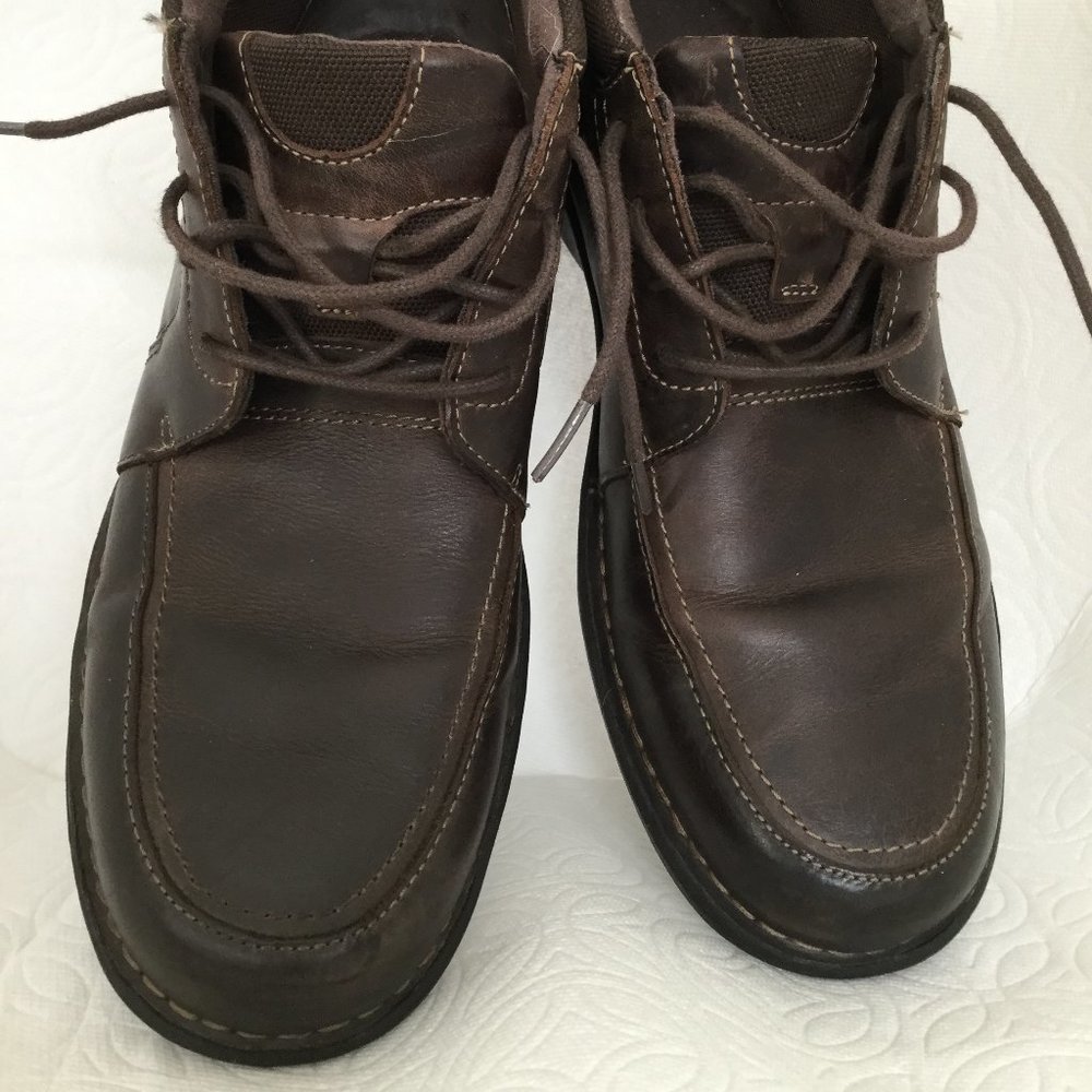 MENS SIZE 10 CLARKS SEKTOR MOC NUBUCK CHUKKA BOOTS